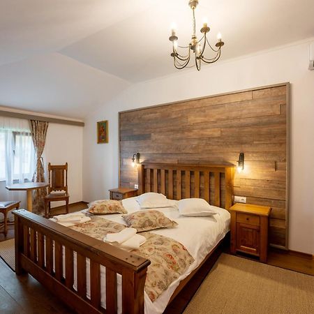 Отель Carolina House Сигишоара Экстерьер фото