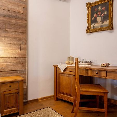 Отель Carolina House Сигишоара Экстерьер фото
