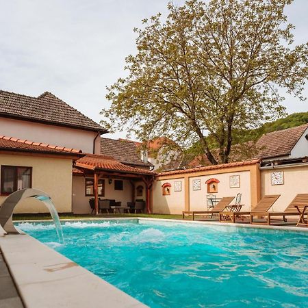 Отель Carolina House Сигишоара Экстерьер фото