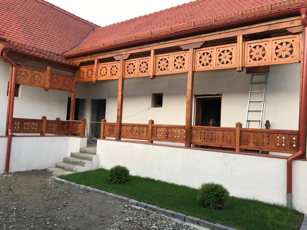Отель Carolina House Сигишоара Экстерьер фото