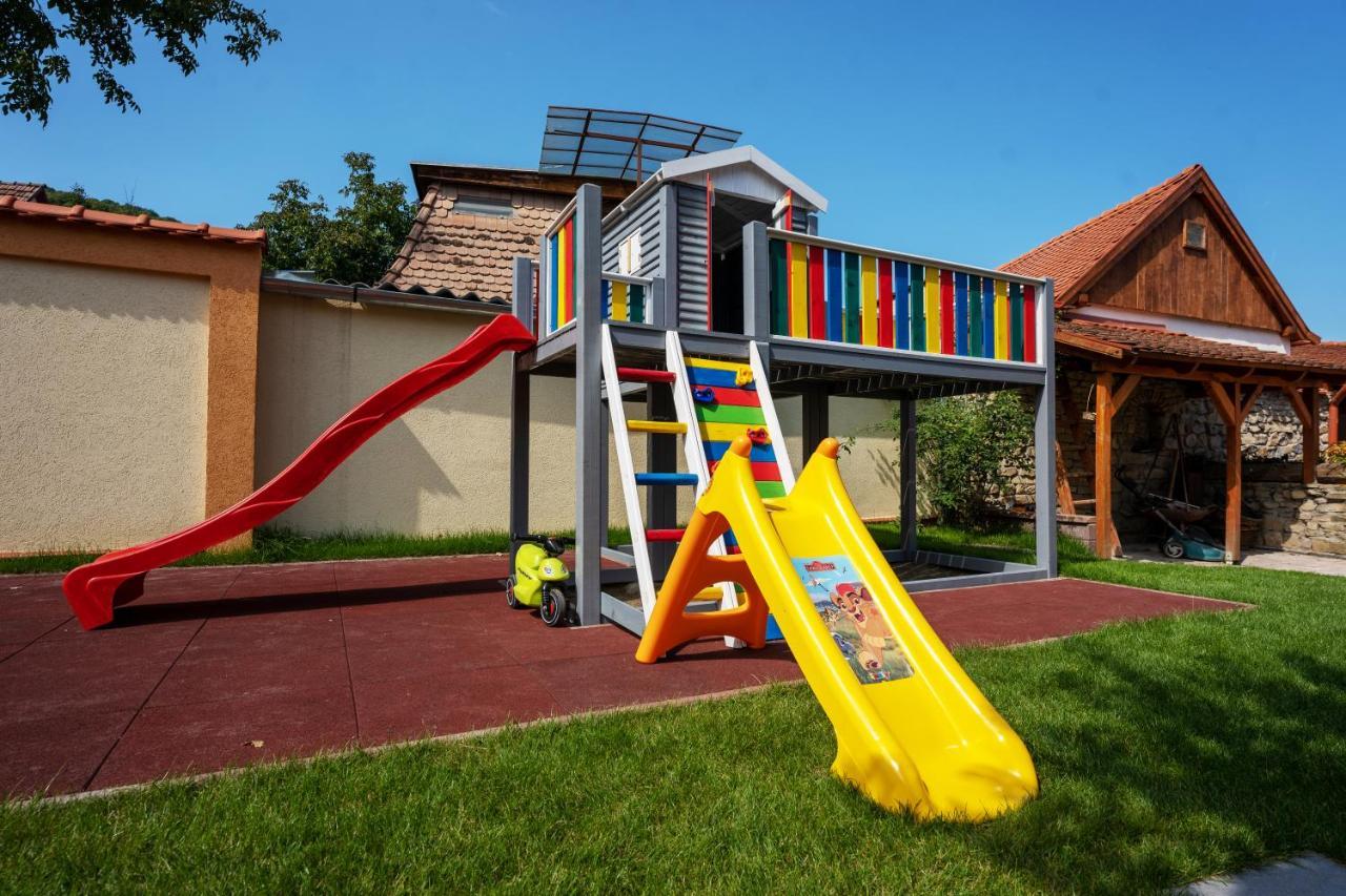 Отель Carolina House Сигишоара Экстерьер фото