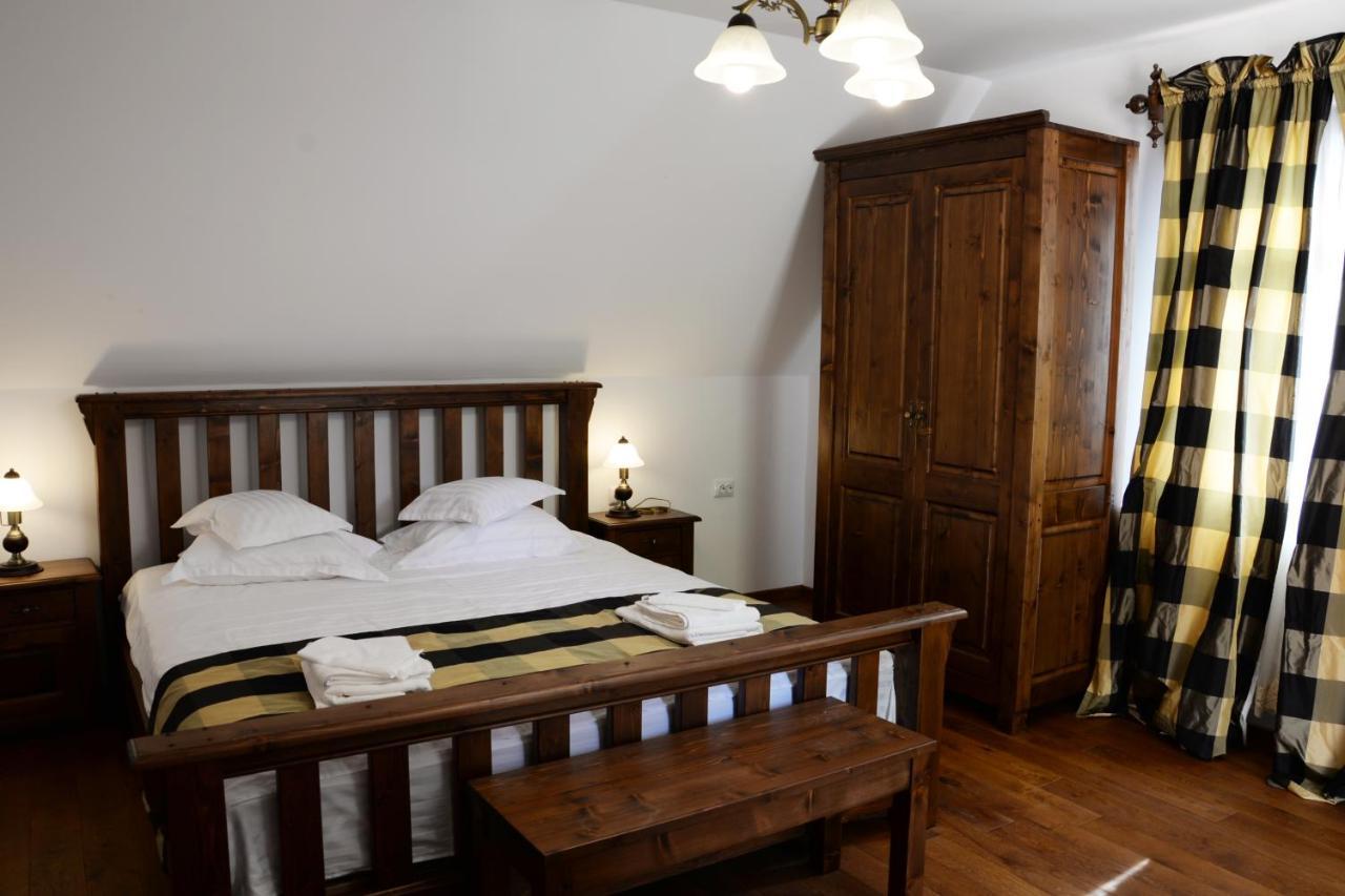 Отель Carolina House Сигишоара Экстерьер фото