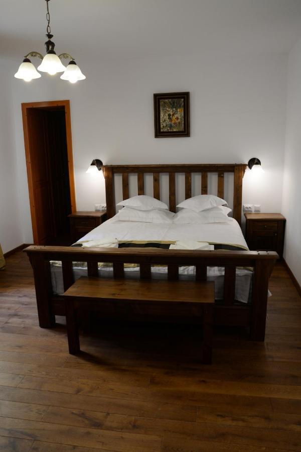 Отель Carolina House Сигишоара Экстерьер фото