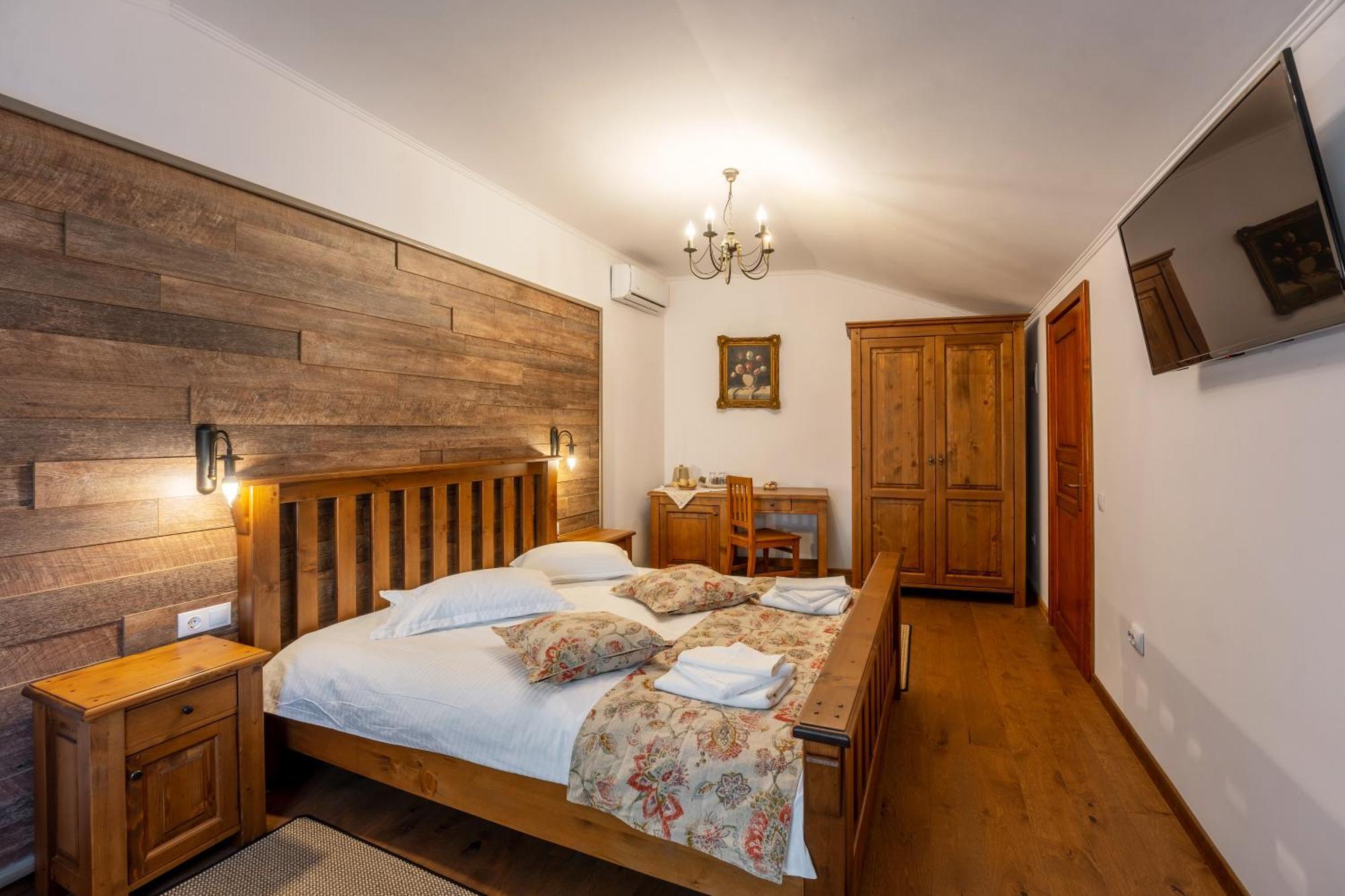 Отель Carolina House Сигишоара Экстерьер фото