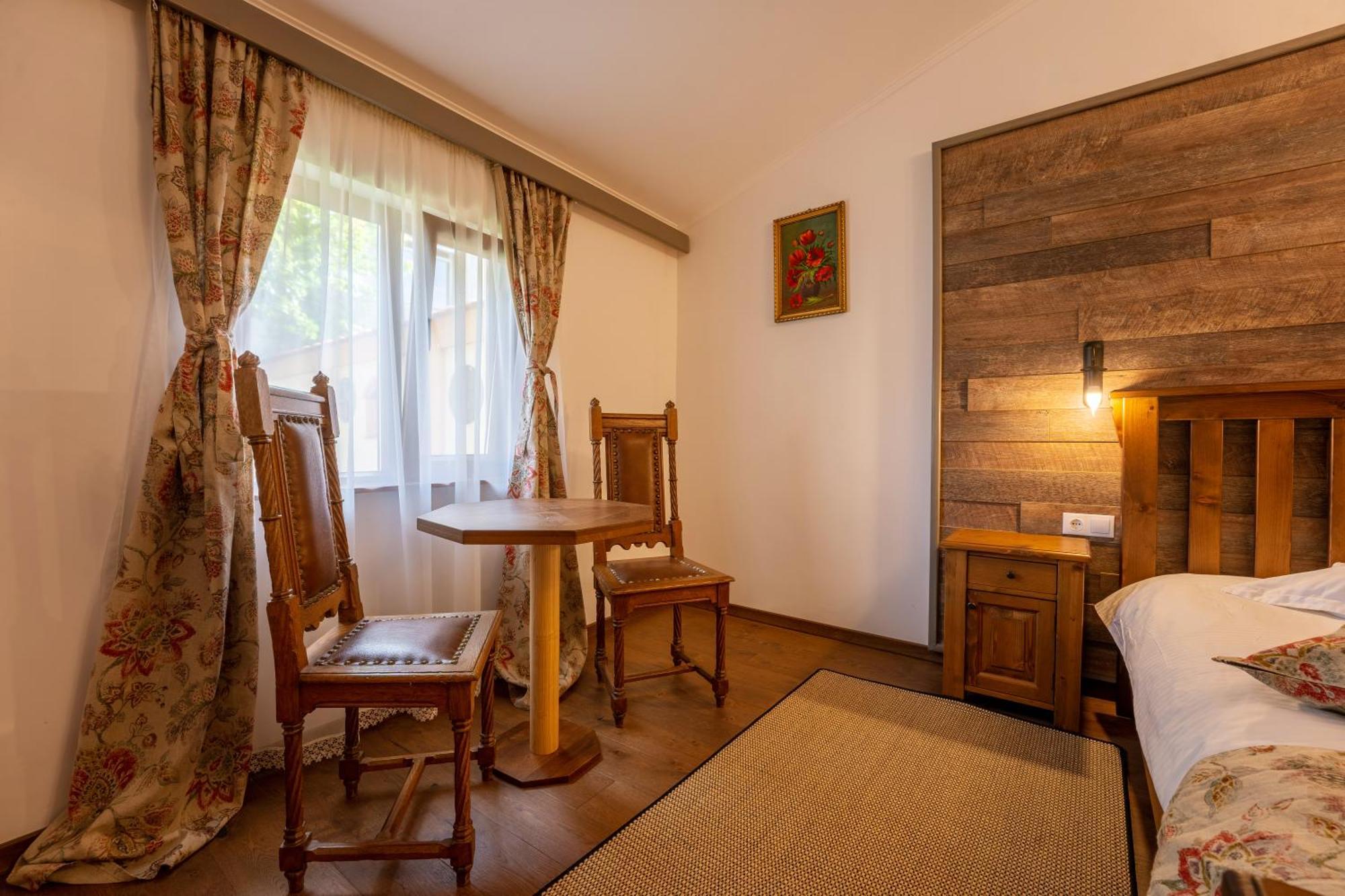 Отель Carolina House Сигишоара Экстерьер фото