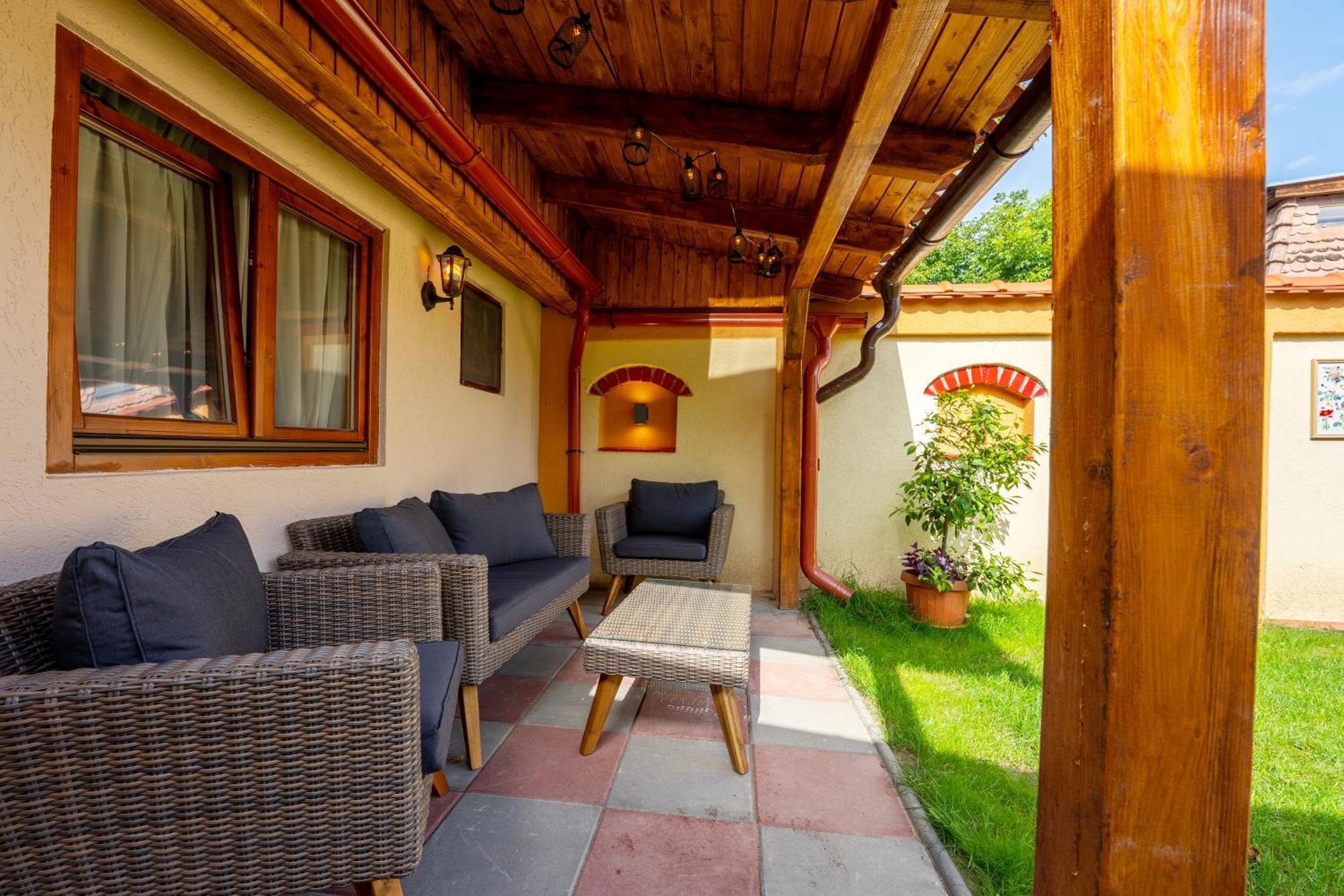 Отель Carolina House Сигишоара Экстерьер фото