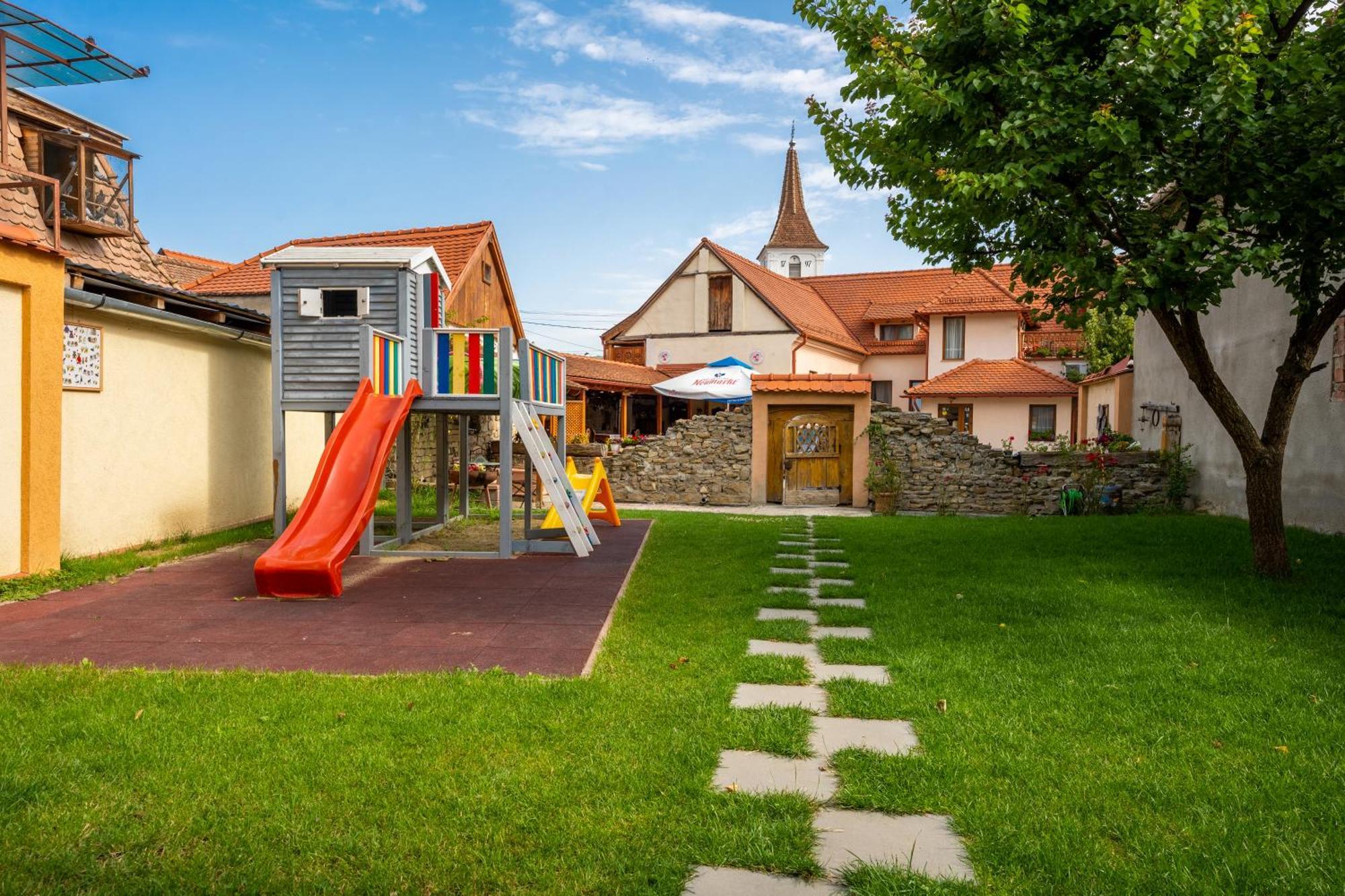 Отель Carolina House Сигишоара Экстерьер фото