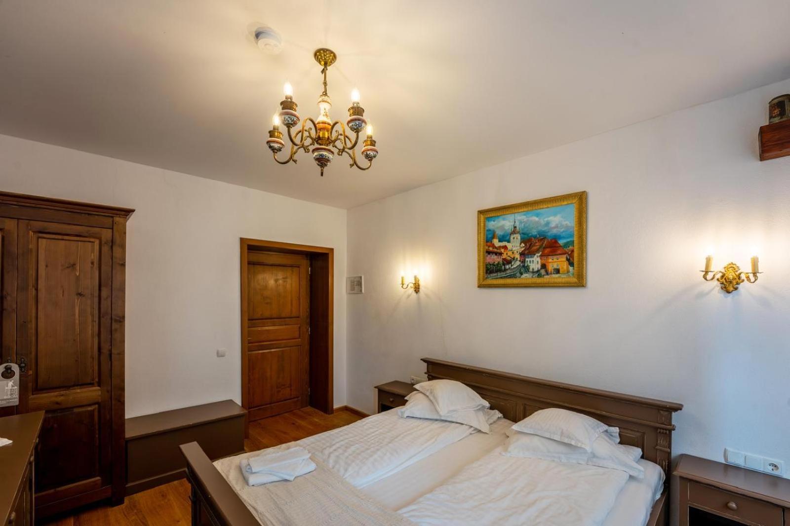 Отель Carolina House Сигишоара Экстерьер фото