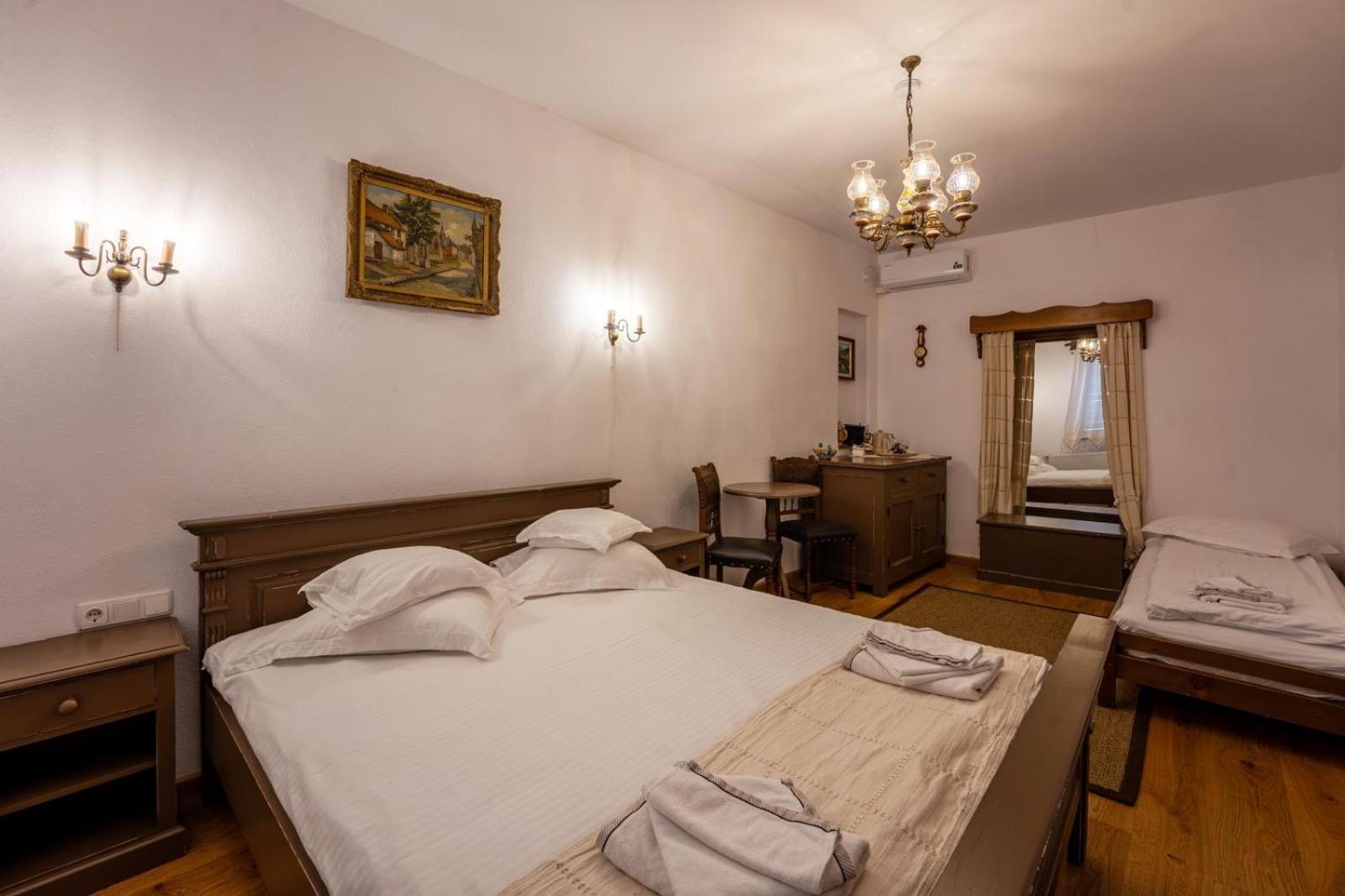 Отель Carolina House Сигишоара Экстерьер фото