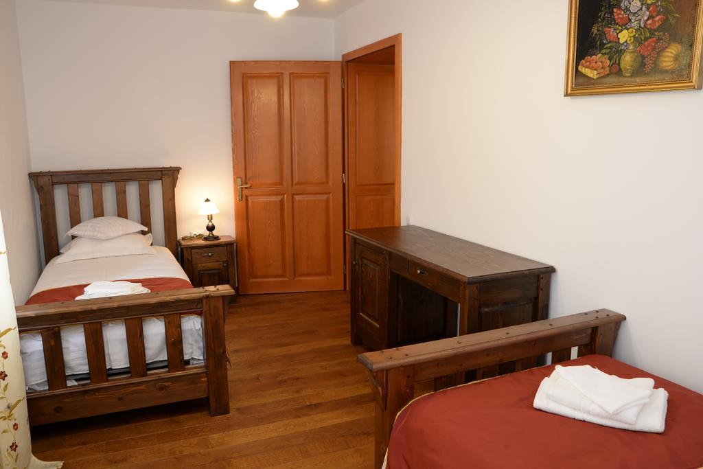 Отель Carolina House Сигишоара Экстерьер фото