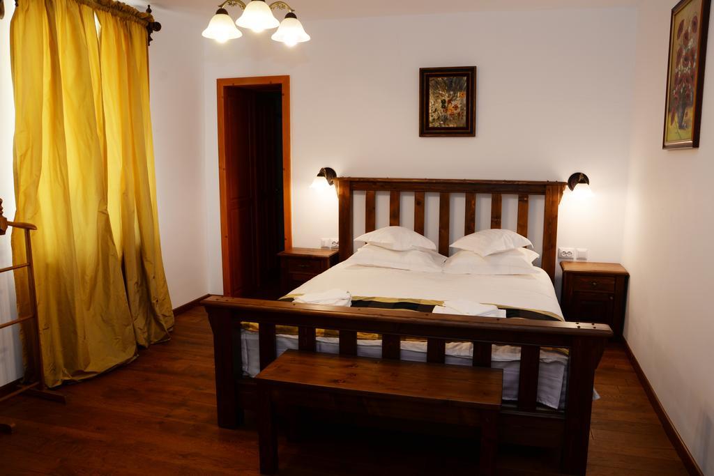 Отель Carolina House Сигишоара Экстерьер фото