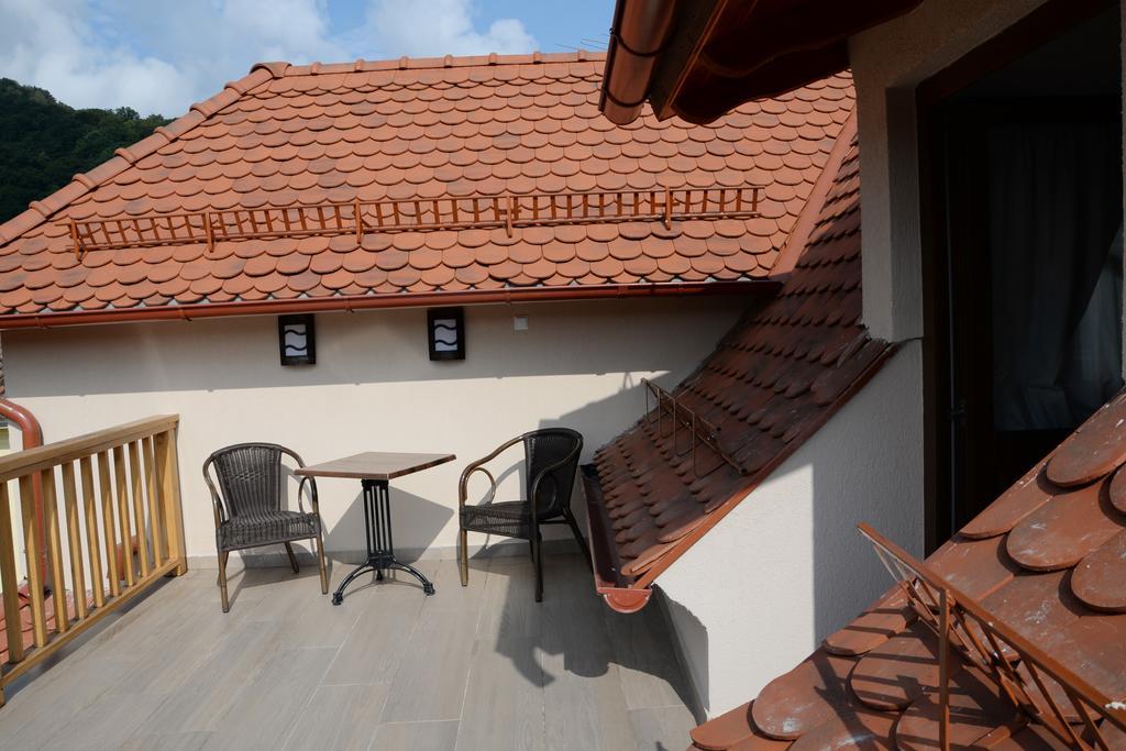 Отель Carolina House Сигишоара Экстерьер фото