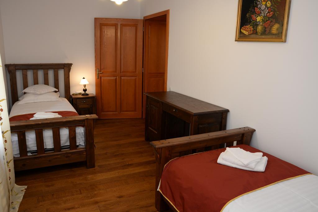 Отель Carolina House Сигишоара Экстерьер фото