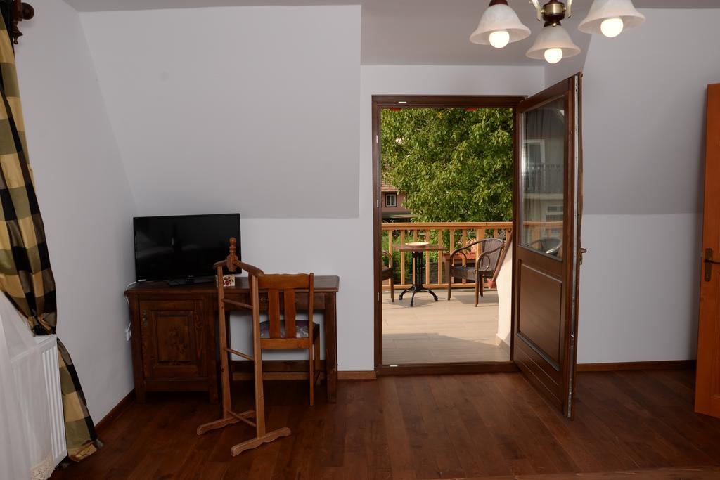 Отель Carolina House Сигишоара Экстерьер фото