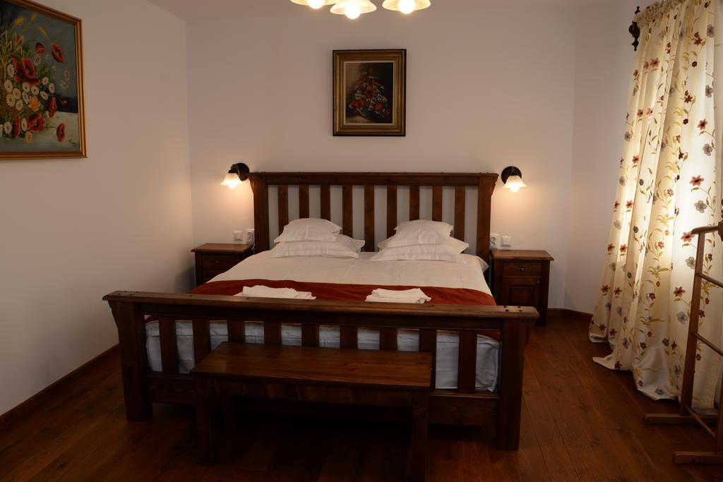 Отель Carolina House Сигишоара Экстерьер фото