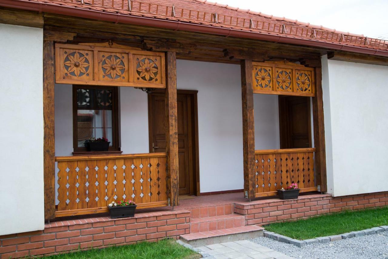 Отель Carolina House Сигишоара Экстерьер фото