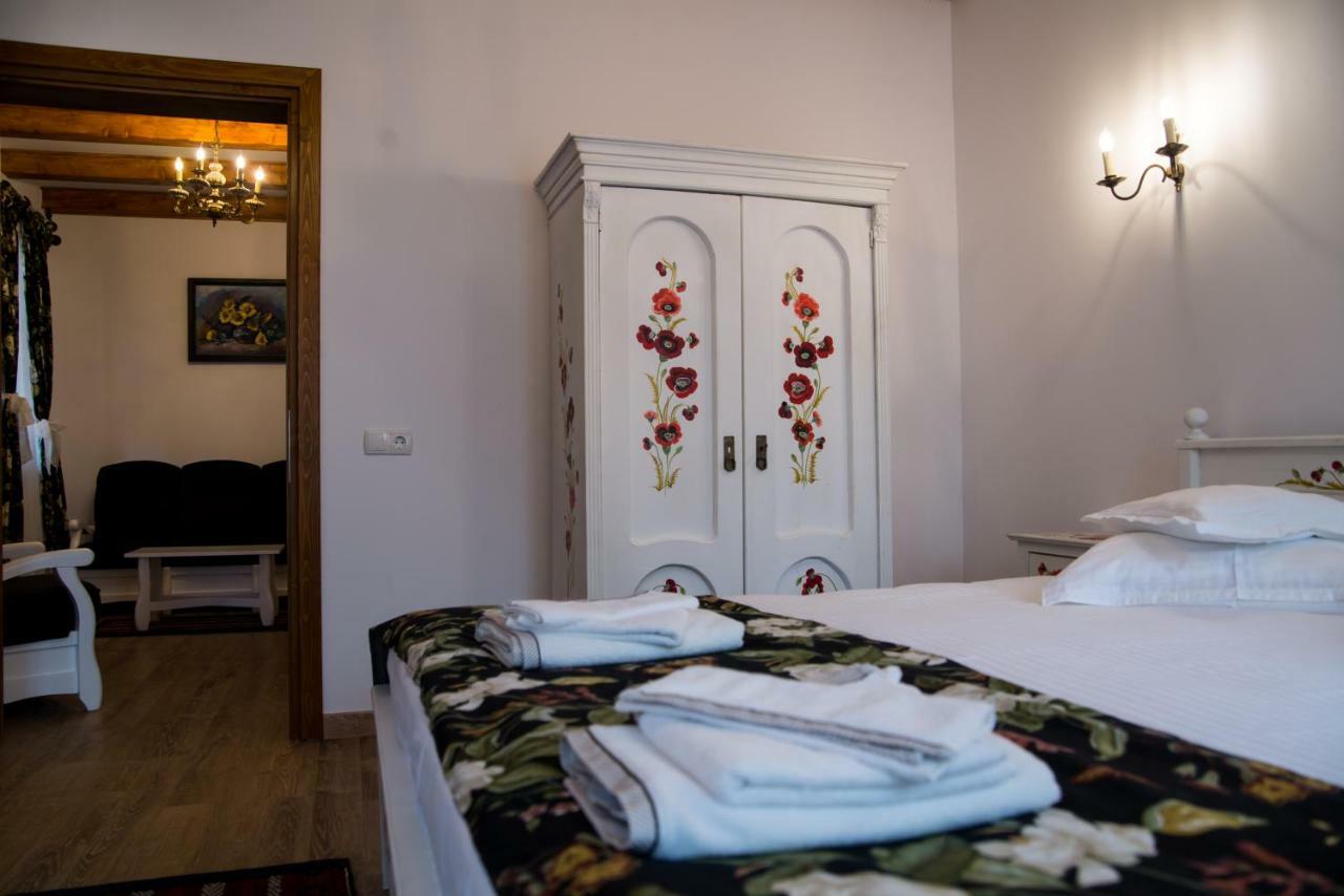Отель Carolina House Сигишоара Экстерьер фото